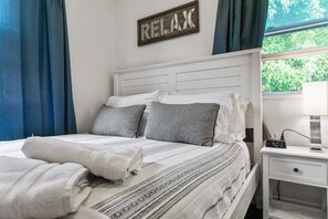 3 bedrooms, desk, iron/ironing board, WiFi - Bungalow Downtown, Easy Airport Access (San Diego)