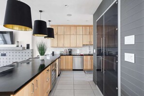 Fridge, microwave, oven, stovetop - Delaware Loft-2BR/2.5 BA Townhome w/ Rooftop Deck (Indianapolis)