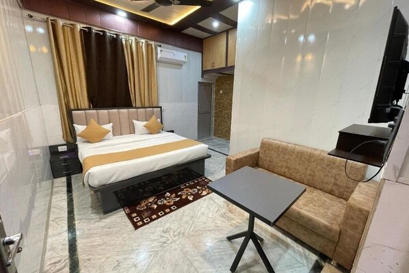 1 bedroom, iron/ironing board, bed sheets