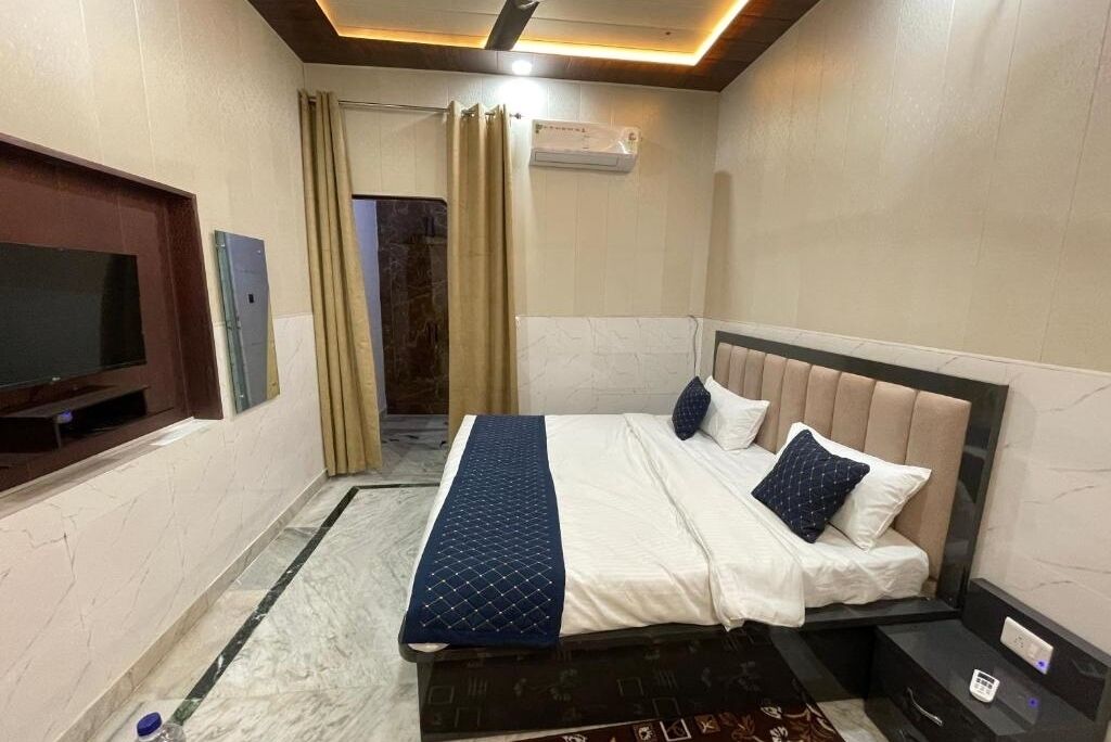 1 chambre, fer et planche à repasser, draps fournis