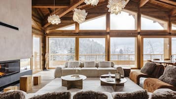 TV connectée, cheminée, chaßne hi-fi