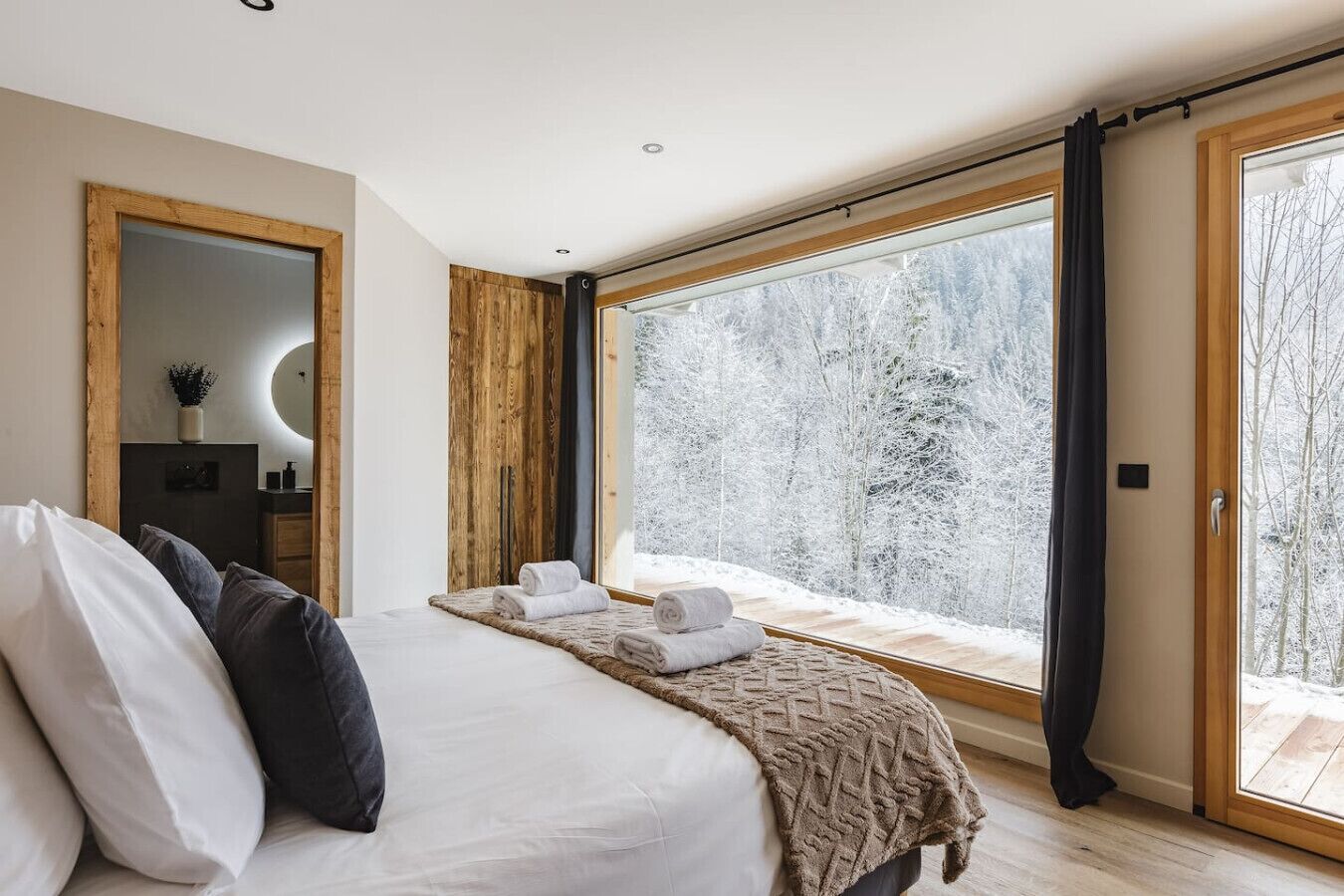 4 bedrooms, travel cot, free WiFi, bed sheets