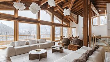 TV connectée, cheminée, chaßne hi-fi