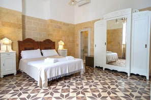 Premium bedding, down duvets, in-room safe, soundproofing - Villa La Tonnara (Porto Cesareo)