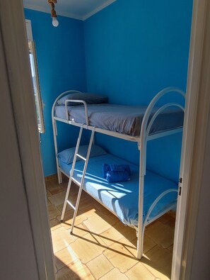2 bedrooms, iron/ironing board, travel cot, WiFi