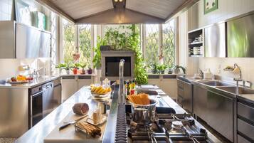 KĂŒhlschrank, Mikrowelle, Ofen, GeschirrspĂŒler