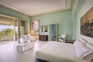 6 室のベッドルーム、WiFi (無料)、ベッドシーツ