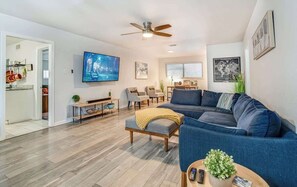 电视、壁炉、办公室