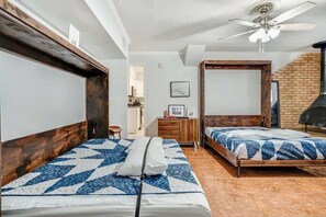 3 bedrooms, iron/ironing board, travel cot, WiFi - Family fun 4bed/2bath with pool (San Antonio)