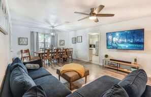 电视、壁炉、办公室