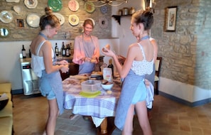 Dining - Stunning Luxury House (Lower 2 Floors) with Amazing Views & Pool in green Marble (Monte Santa Maria Tiberina)