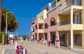 Exterior - Accommodation in Solenzara, air conditioning, balcony, pool, near the beach B4 (Sari-Solenzara)