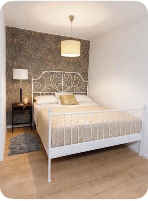 1 bedroom, desk, iron/ironing board, free WiFi
