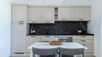 Apartamento básico | Opções para refeição no quarto