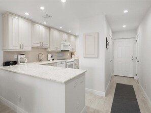 Réfrigérateur, micro-ondes, four, lave-vaisselle