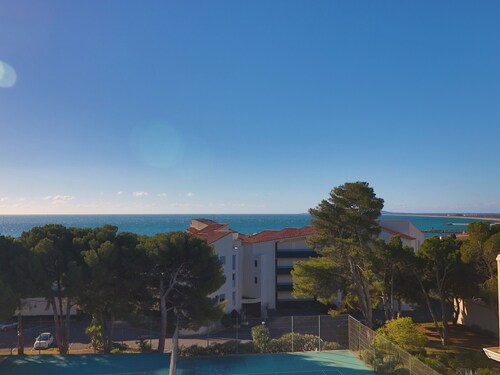2-room duplex with terrace and air conditioning, sea view in Sète