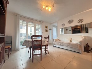 TV - Central apartment 2 bedrooms, balcony, parking in Arcachon (Arcachon)
