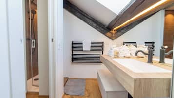 Apartment, 1 Bedroom, City View | Bathroom