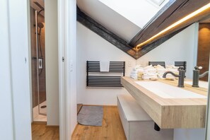 Apartment, 1 Bedroom, City View | Bathroom - Luxury Suite Sunrise in Losone (Losone)