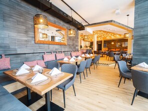 Apartment | Dining