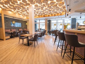 Apartment | Dining