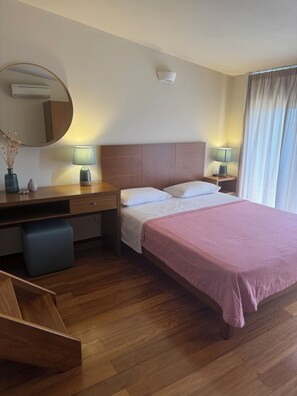 1 chambre, fer et planche à repasser, Wi-Fi, draps fournis