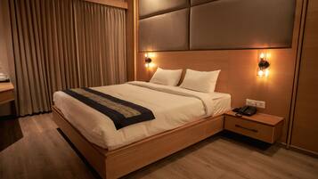 Luxury Double Room, City View | Desk, laptop workspace, blackout curtains, soundproofing