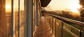 Ananta Villa: Luxe Lakefront Escape with 5-Star Comfort Near Mumbai!