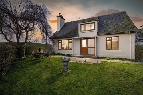 Kirktoun Cottage on Scottish Estate - open fire- enclosed garden- beaches -woods