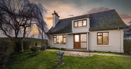 Kirktoun Cottage on Scottish Estate - open fire- enclosed garden- beaches -woods