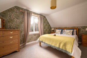 2 bedrooms, iron/ironing board, travel cot, WiFi