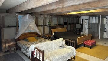 5 Schlafzimmer, BĂŒgeleisen/BĂŒgelbrett, Internetzugang, BettwĂ€sche