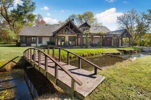 المنشأة من الخارج