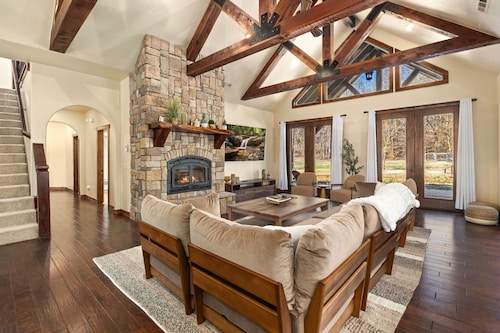 Whispering Brook-Outdoor oasis w/stream-Sleeps 16