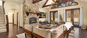 Whispering Brook-Outdoor oasis w/stream-Sleeps 16