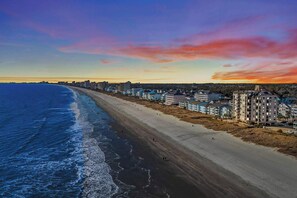 On the beach - Surf Villas B3 - Oceanfront! (North Myrtle Beach)