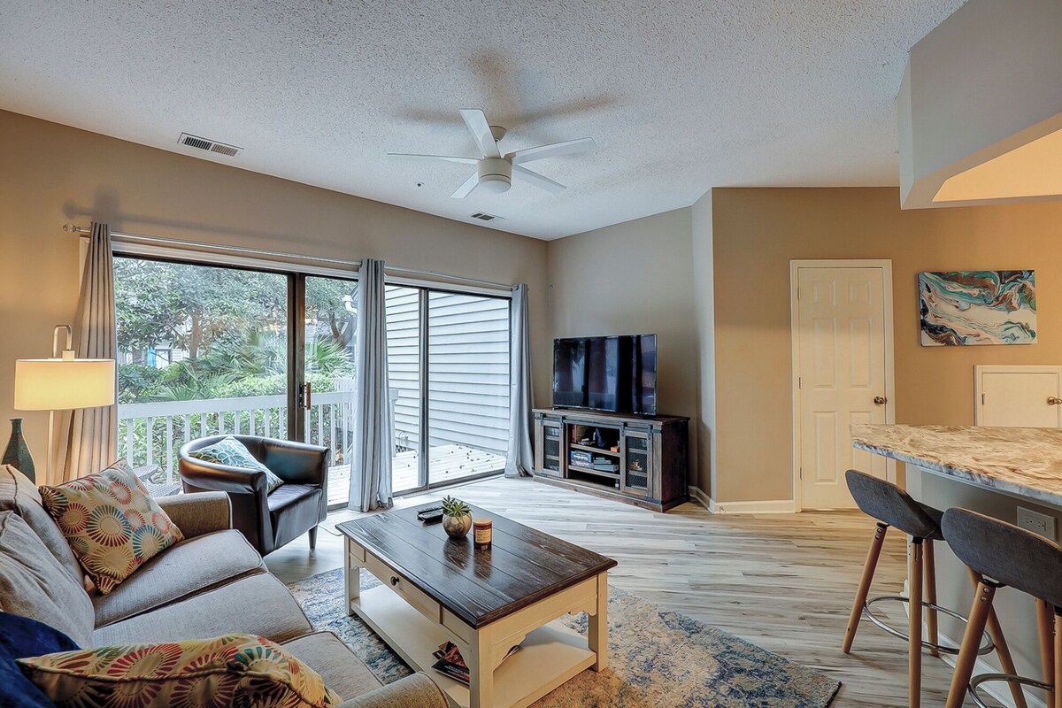 Wonderful Updated Pets friendly 2 BR Ocean Breeze Bikes & Beach Gear included