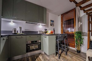 Frigorifero, microonde, forno, lavastoviglie