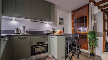 Réfrigérateur, micro-ondes, four, lave-vaisselle