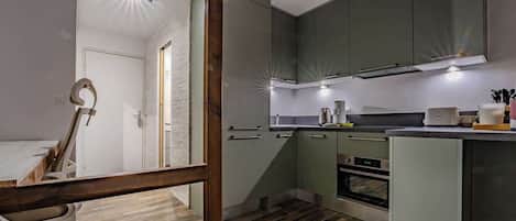 Refrigerador, microondas, horno y lavavajillas