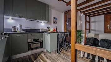 Fridge, microwave, oven, dishwasher