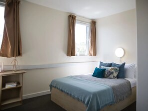 Blackout curtains, iron/ironing board, free WiFi - Student Only Will Wyatt Court (London)