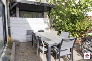 Outdoor dining - Aalduiker 19 + P 36* (Nieuwpoort)