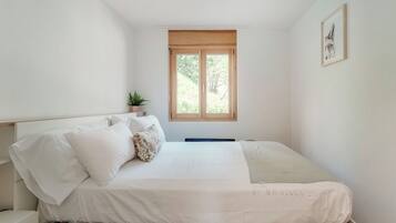 Deluxe Apartment, Garden View | 2 bedrooms, down comforters, iron/ironing board, bed sheets