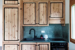 Appartement Deluxe, vue jardin | Cuisine privée | Machine à expresso, bouilloire électrique, grille-pain, épices