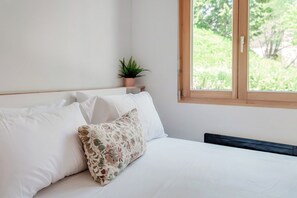 Deluxe Apartment, Garden View | 2 bedrooms, down comforters, iron/ironing board, bed sheets