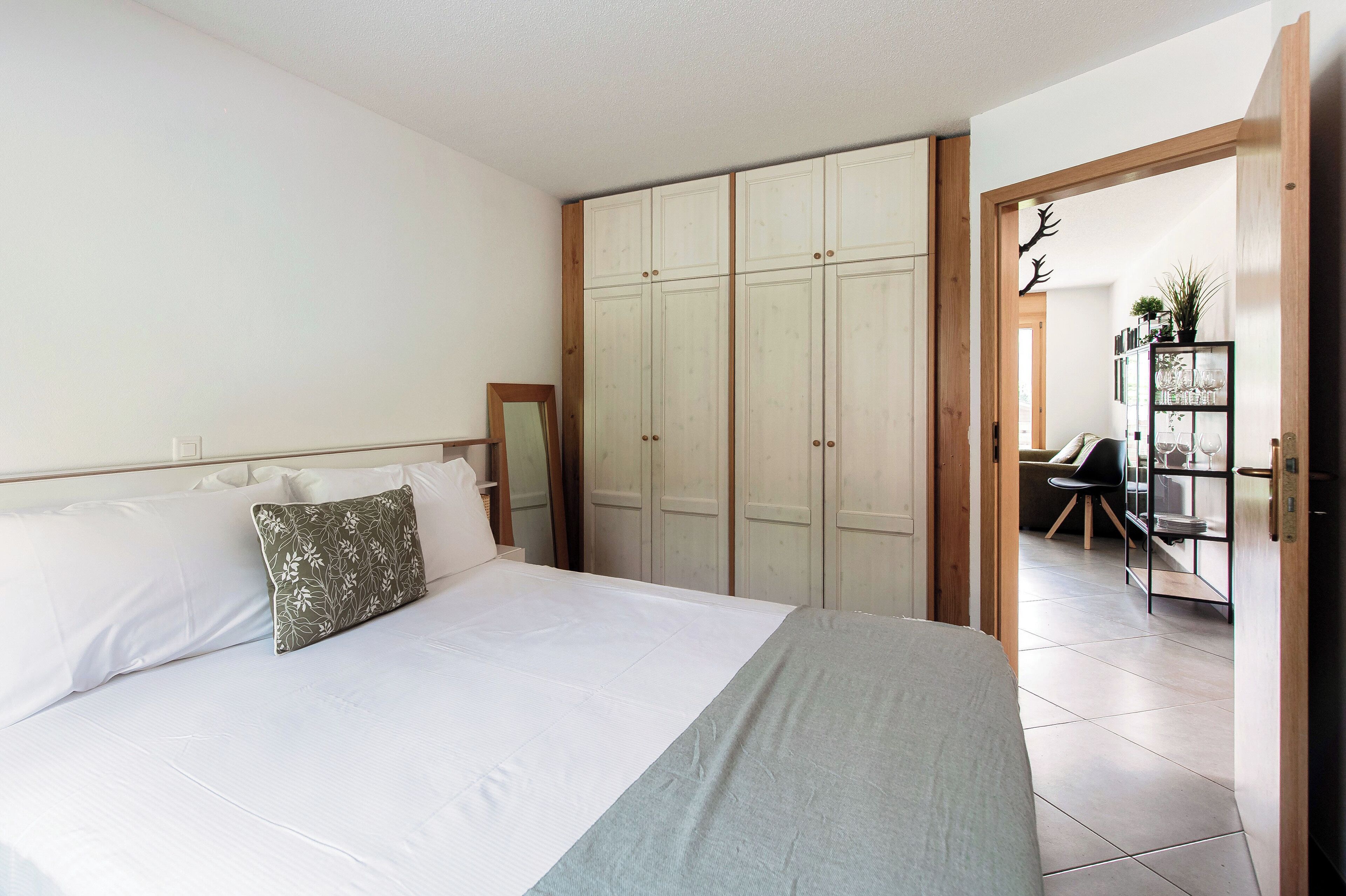 شقة ديلوكس - منظر للحديقة | 2 عدّة غرف نوم وألحفة محشوة بالريش ومكواة/لوح كي وملاءات أسرّة