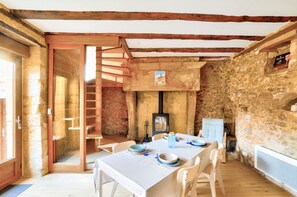 Dining - Stone house with swimming pool and terrace for 6 (Montignac)