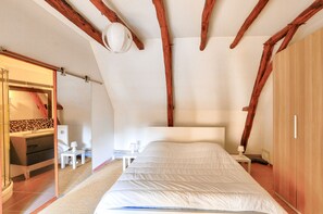 3 bedrooms, free WiFi - Stone house with swimming pool and terrace for 6 (Montignac)