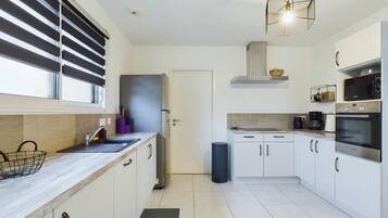 Réfrigérateur, micro-ondes, four, lave-vaisselle